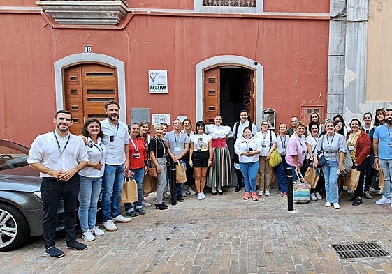 Grupo de profesionales de diferentes Oficinas de Información Turística que se reunieroon en la Villa de Ingenio.