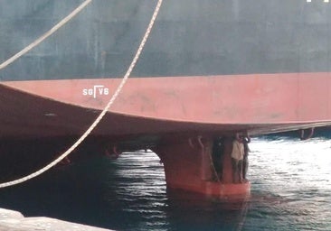 Los cuatro polizones que llegaron sobre un timón a Las Palmas siguen la ruta rumbo a Francia