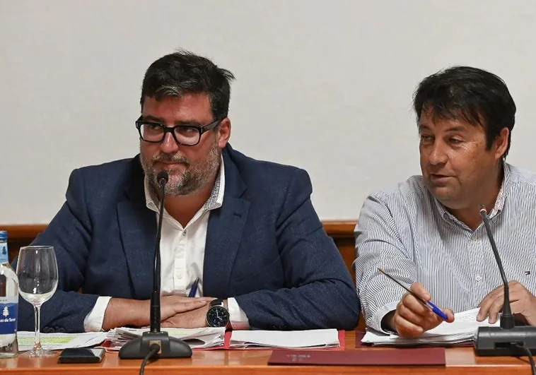 Isidro Pérez, alcalde; con Antonio Rocío, edil de Hacienda.