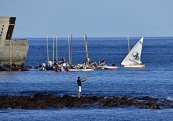 Imagen de las embarcaciones participantes en la primera jornada en Arinaga.