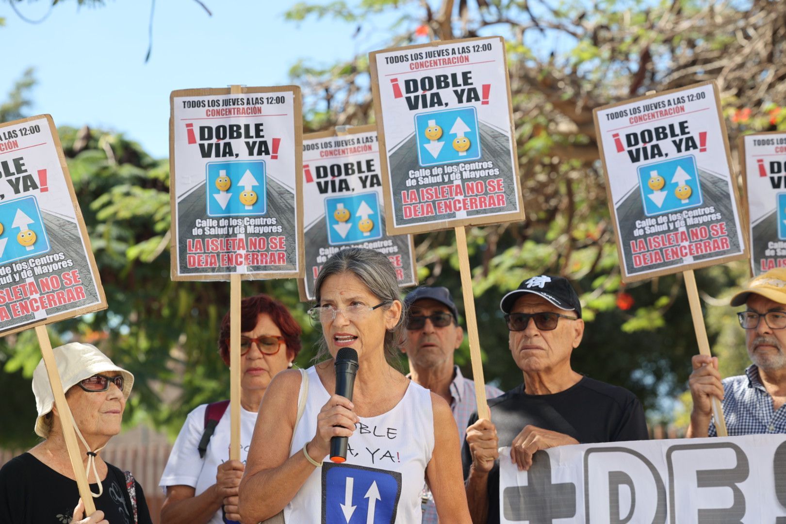 Las imágenes de la nueva manifestación en La Isleta por la doble vía