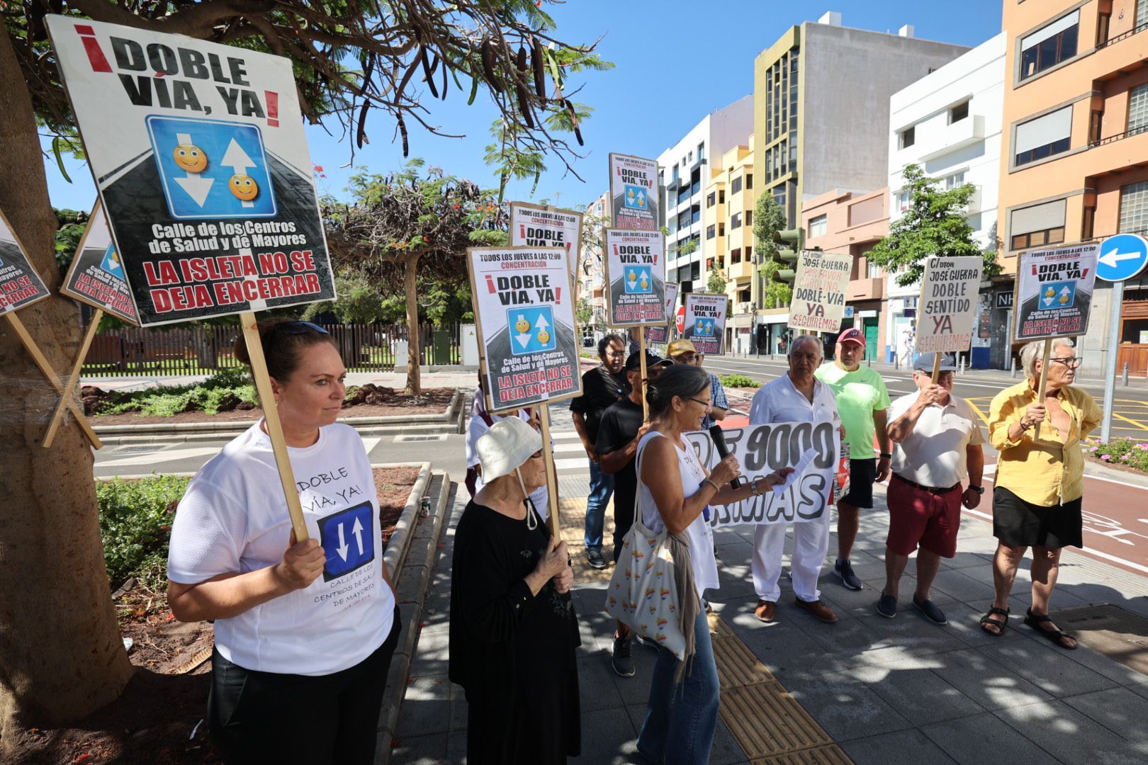 Las imágenes de la nueva manifestación en La Isleta por la doble vía