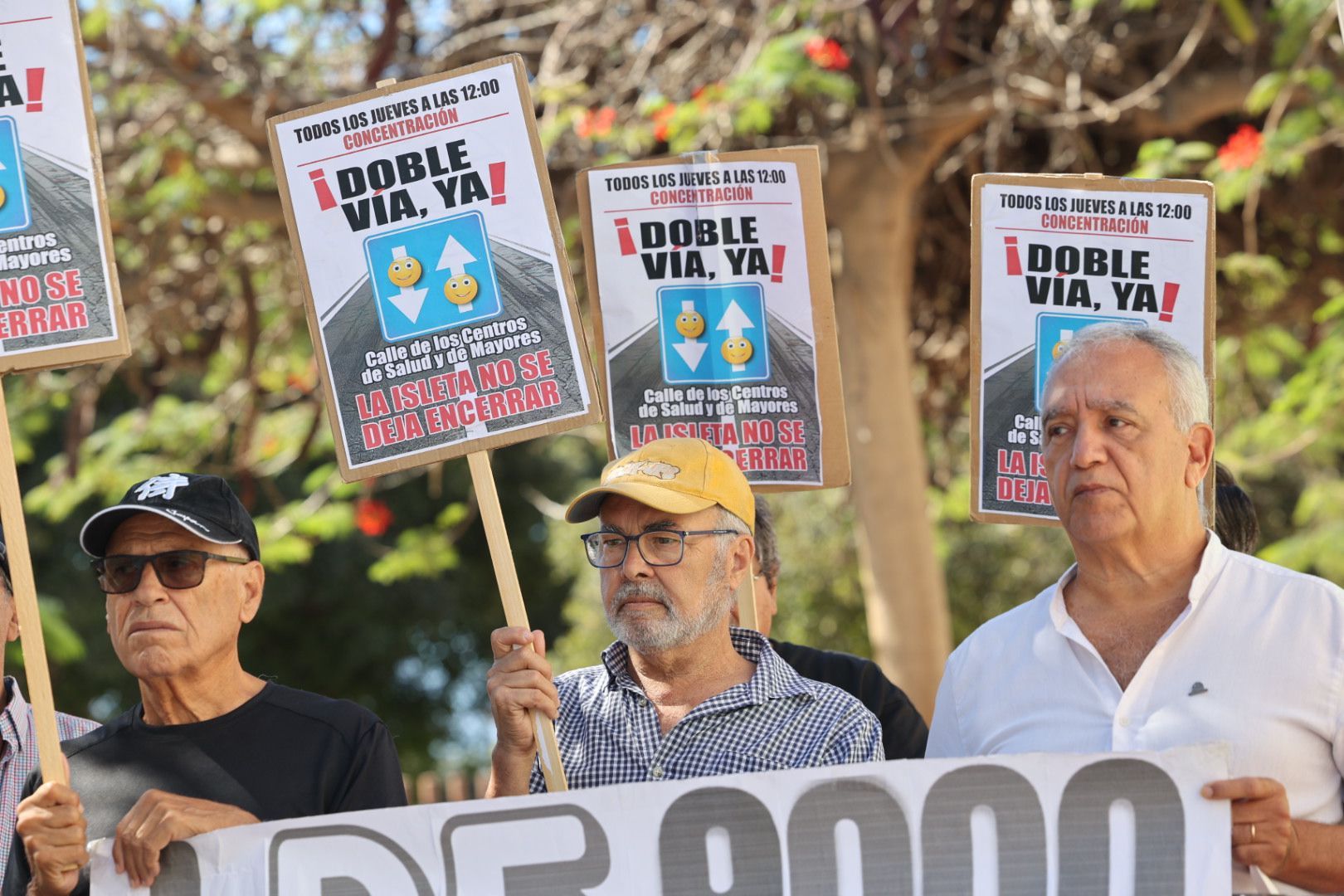 Las imágenes de la nueva manifestación en La Isleta por la doble vía