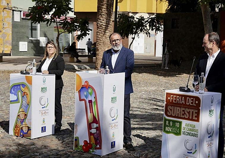 Los tres alcaldes de la Mancomunidad del Sureste durante la presentación de la Feria.