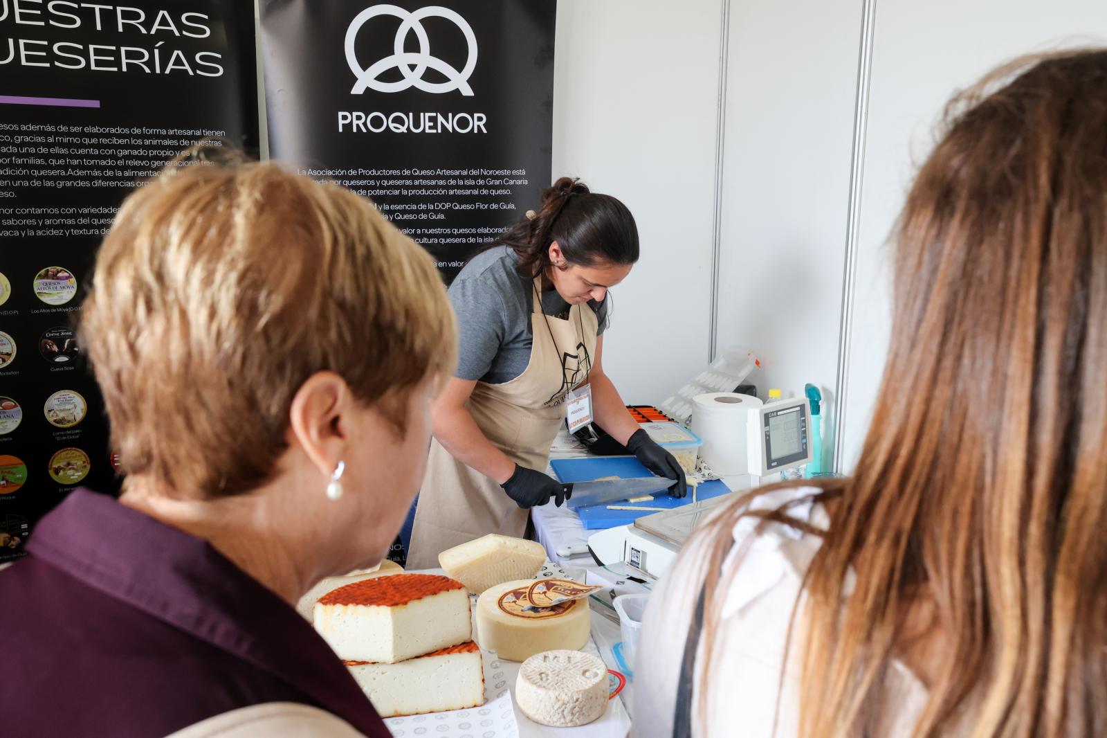 Las mejores imágenes de la feria regional de vino, queso y miel en Santa Brígida
