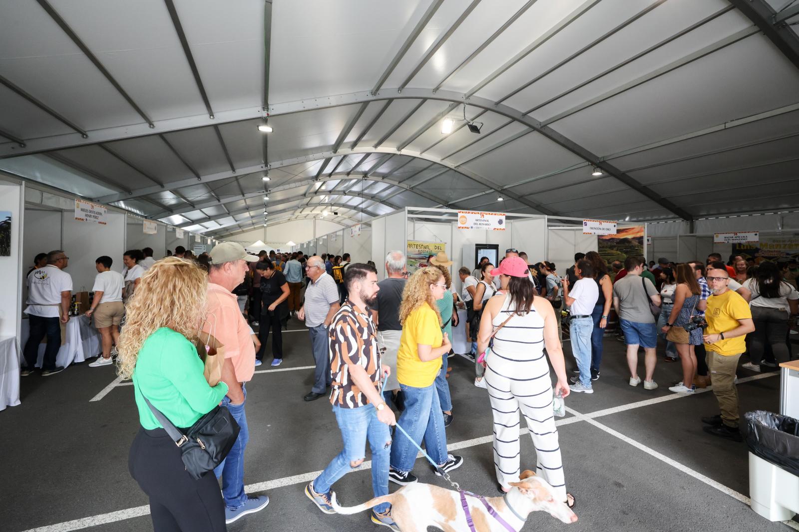 Las mejores imágenes de la feria regional de vino, queso y miel en Santa Brígida