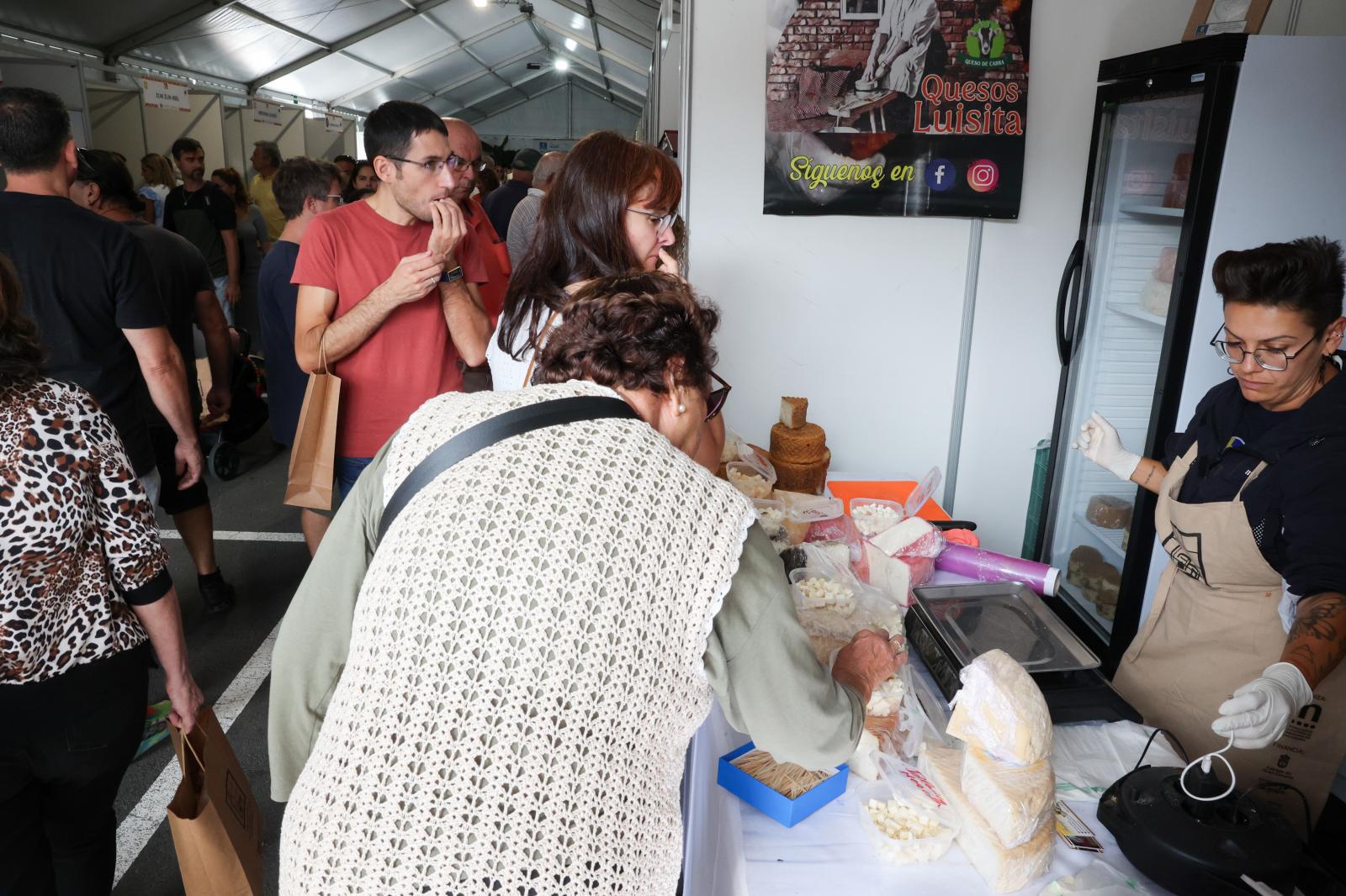 Las mejores imágenes de la feria regional de vino, queso y miel en Santa Brígida
