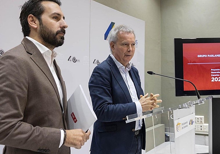 Imagen de archivo de los diputados socialistas Manuel Hernández y Sebastián Franquis.