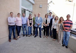 Foto de familia del equipo con el que se presenta a las elecciones al Rectorado Gregorio Rodríguez.