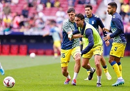 McKenna, Campaña y Álex Suárez, en el calentamiento del pasado domingo.