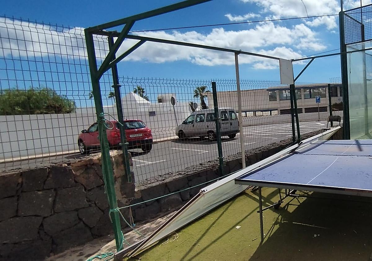 Instalación deportiva en mal estado.