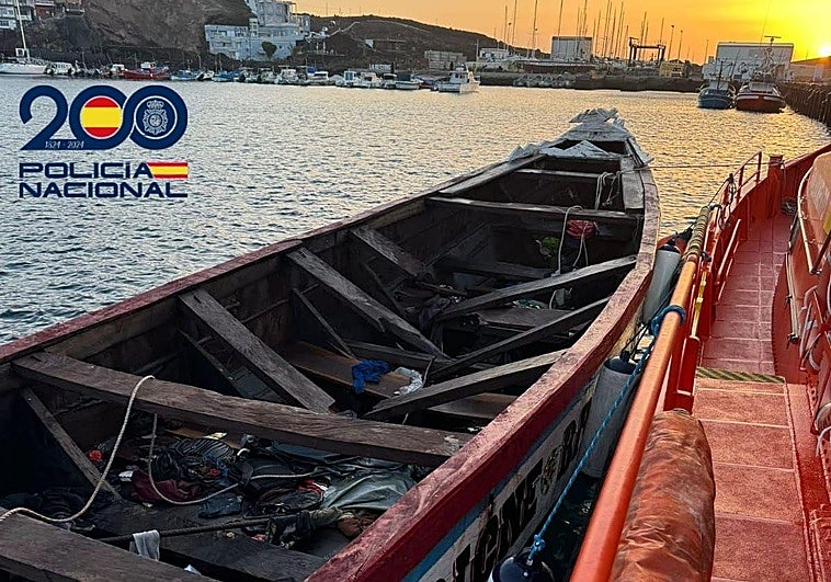 Cayuco en El Hierro.