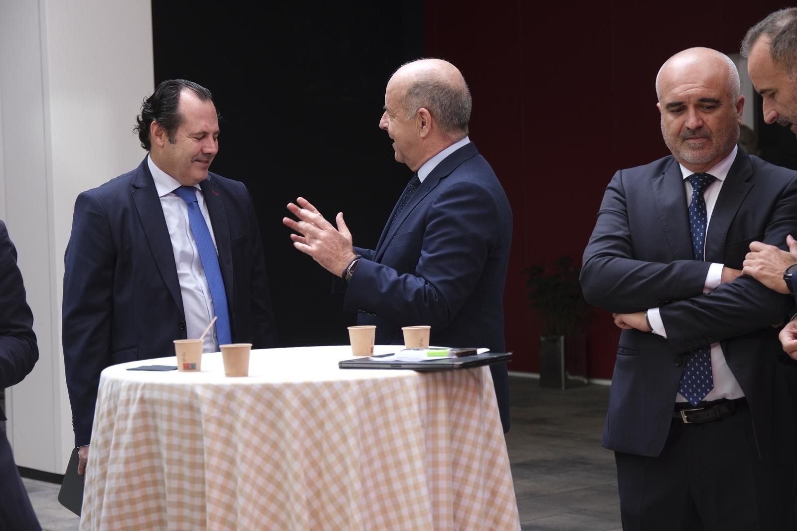 Imágenes de la conferencia sobre los presupuestos de Canarias para 2025