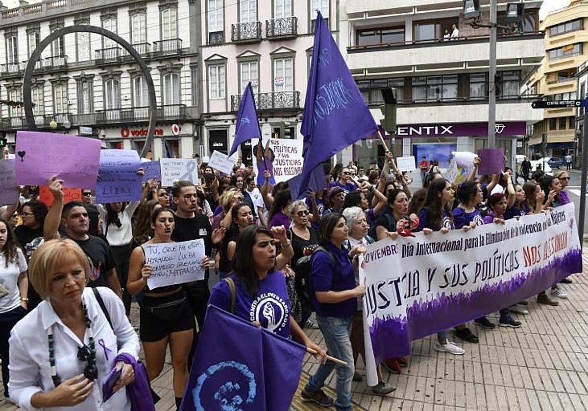 Foto de archivo de una manifestación por el día contra la violencia hacia las mujeres.