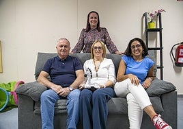 De izqda. a dcha, Juan Vega, Gladis Hernández, Ascensión Santana y Nereida Luján. en el local de D'Genes, en el parque de San Juan, en Telde.