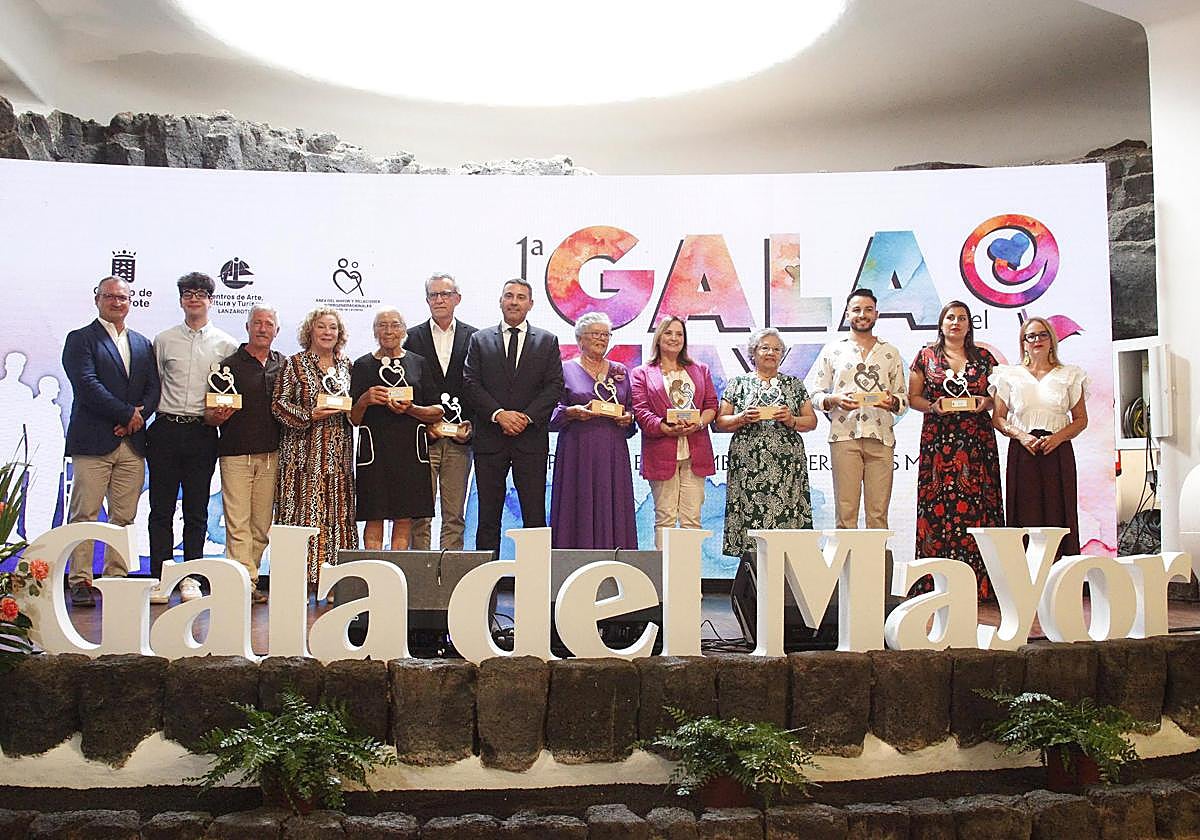 Homenajeados este domingo con autoridades, en el Monumento al Campesino.