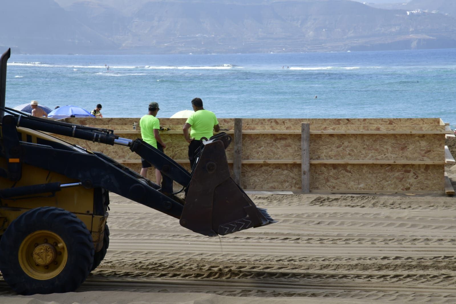 Las Canteras se prepara para construir su belén de arena