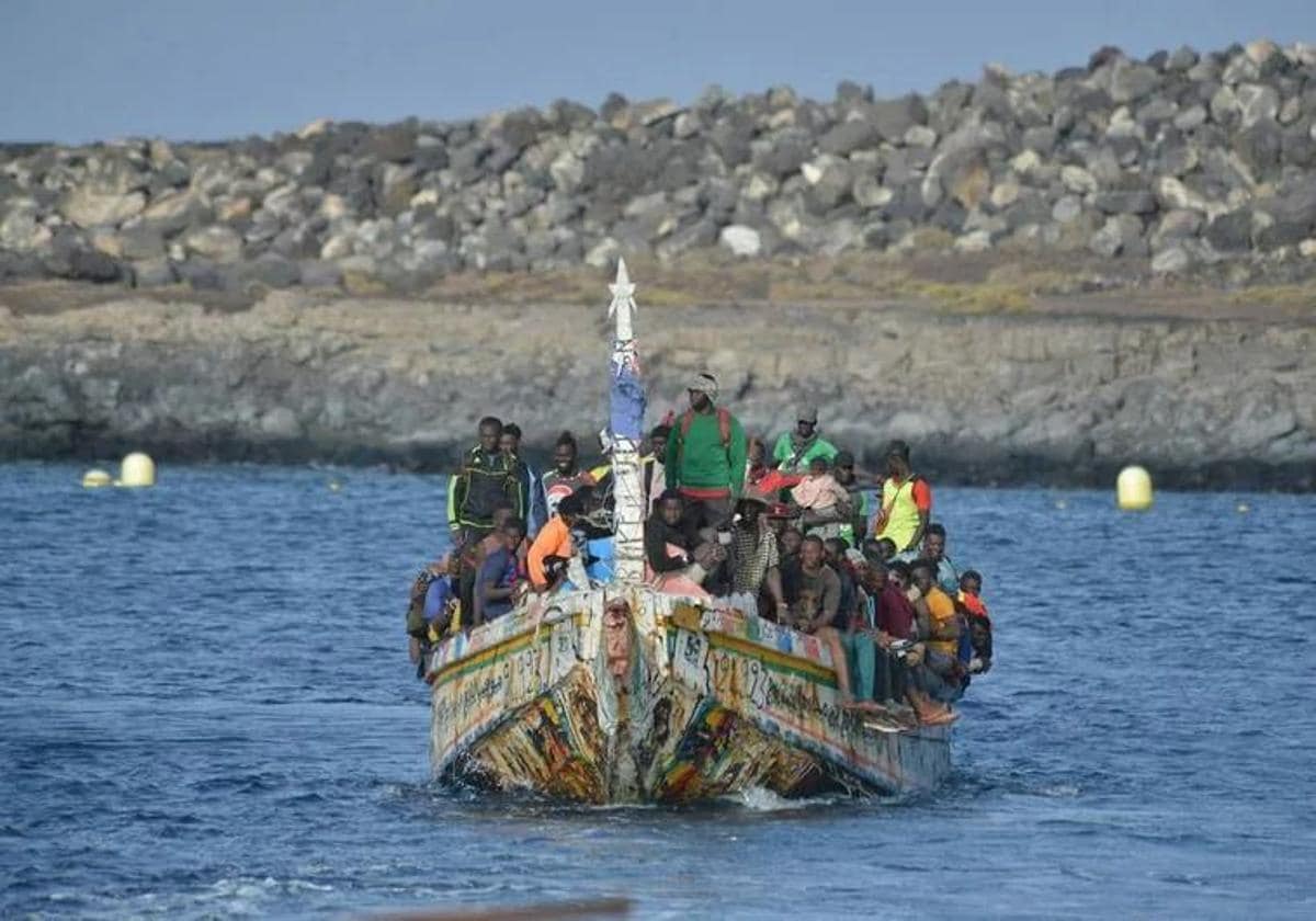 Imagen de archivo de la llegada de un cayuco a la isla de El Hierro.