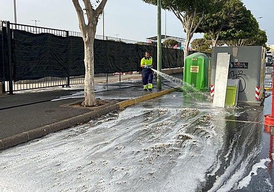 Dispositivo de limpieza viaria en Santa Lucía.