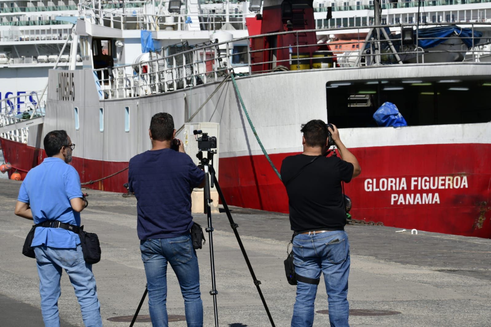 Imágenes de la mercancía incautada por la Policía Nacional a 500 millas de las islas