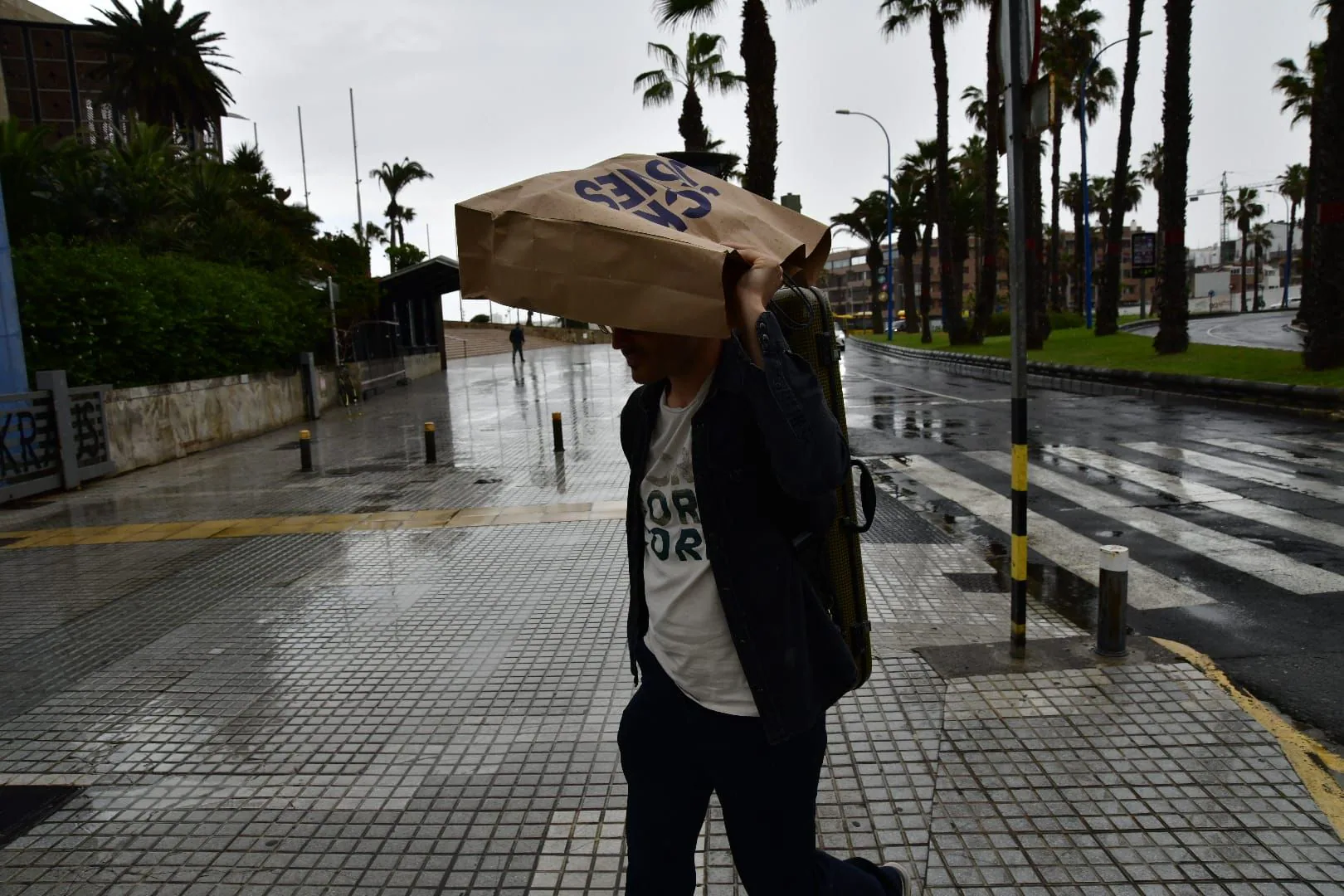 Imagen de archivo de un día de lluvia en la capital grancanaria.