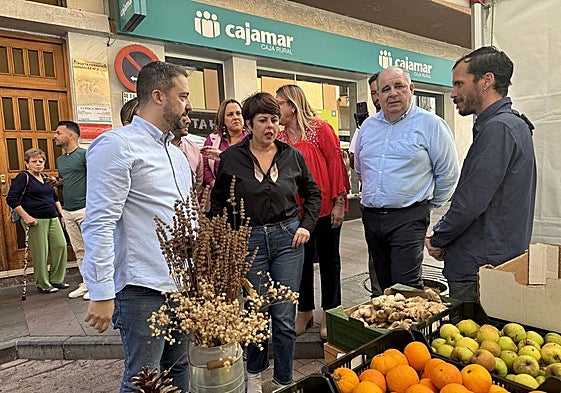 El alcalde de Telde, Juan Antonio Peña, y la consejera Minerva Alonso durante la inauguración.