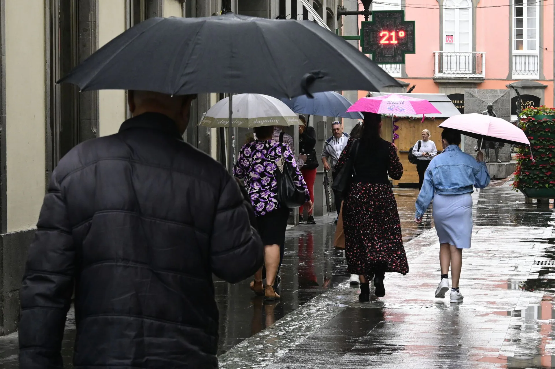 Canarias activa la prealerta por la proximidad de una borrasca que provocará fuertes lluvias