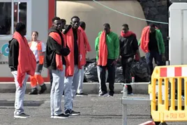 Llegada de migrantes al sur de El Hierro este viernes.