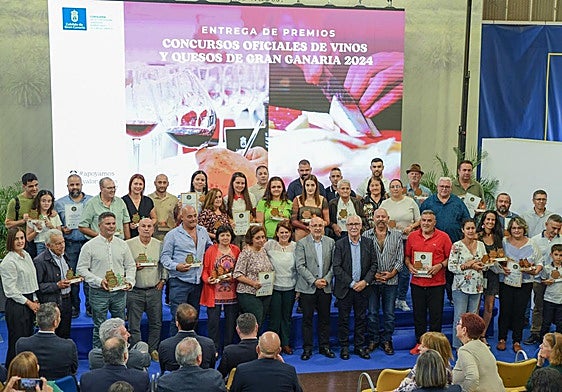 Foto de familia de los premiados.