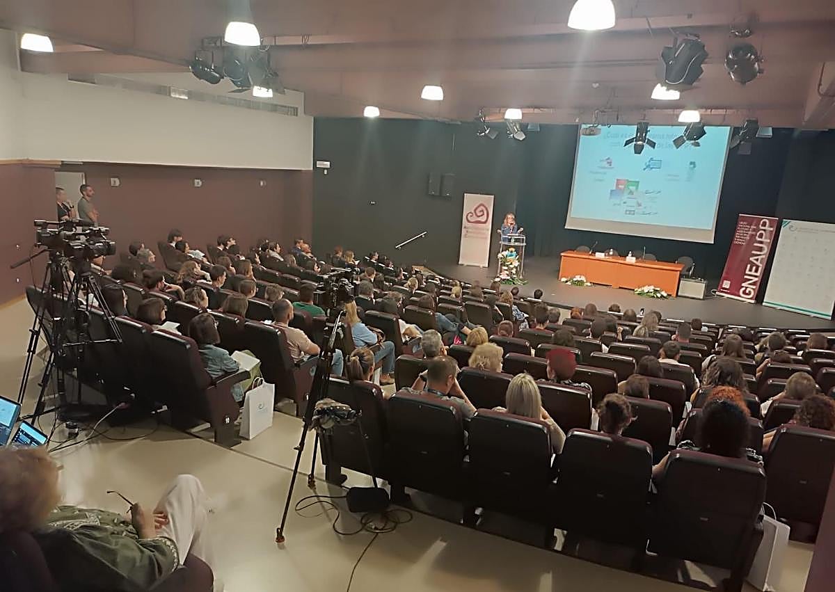 Imagen secundaria 1 - 250 profesionales de enfermería amplían su formación en las heridas de difícil cicatrización
