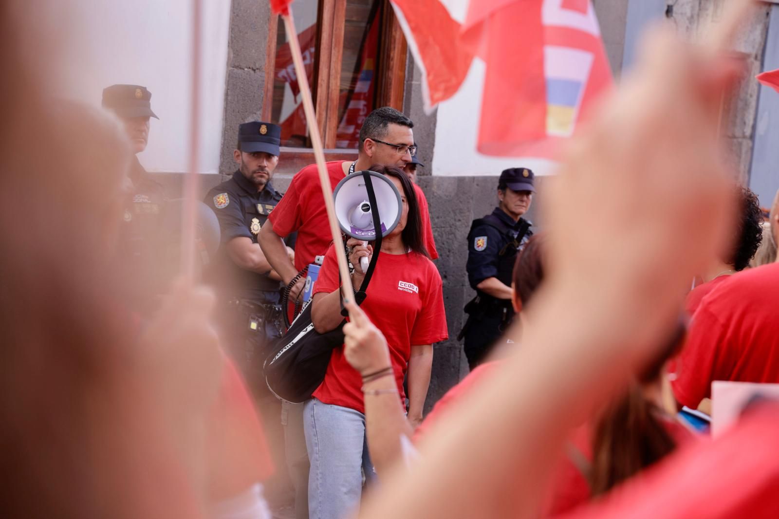 Las imágenes de la manifestación de CCOO ante la sede de la FEHT