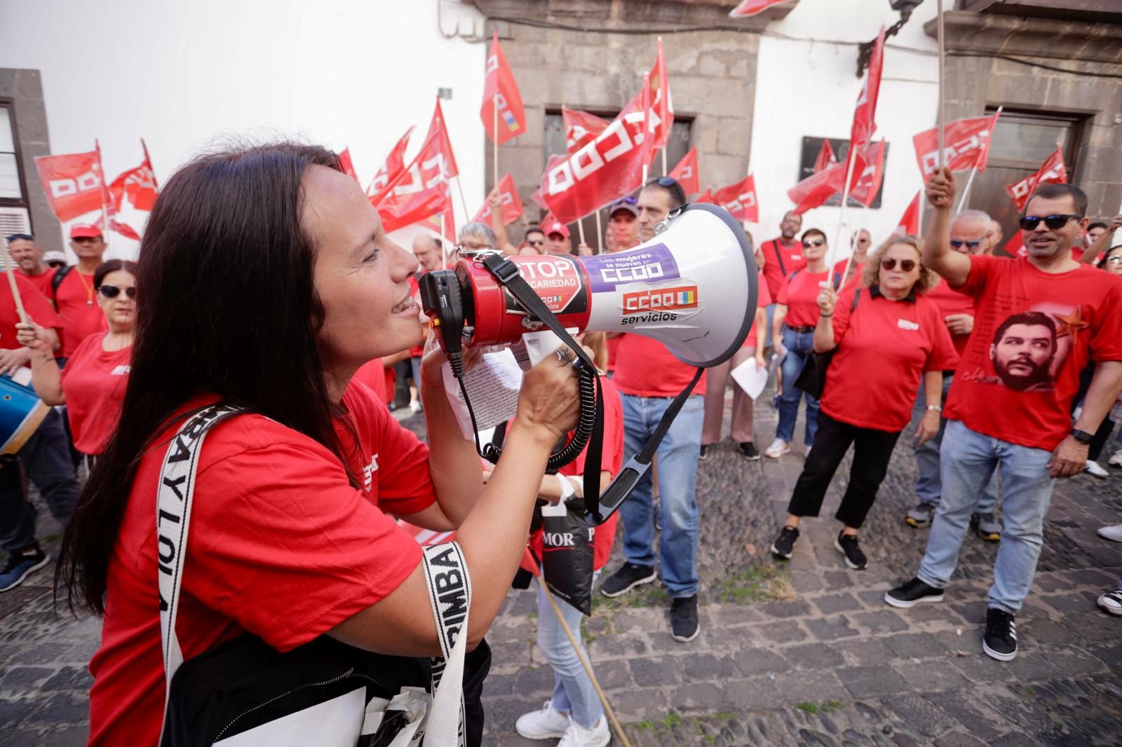 Las imágenes de la manifestación de CCOO ante la sede de la FEHT