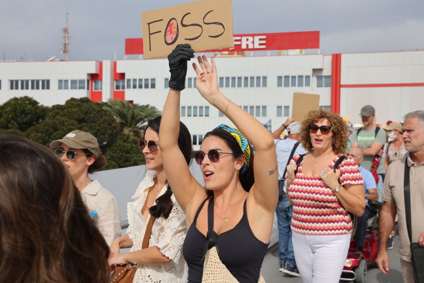 Las imágenes de la protesta contra la planta de gas en el Puerto de Las Palmas