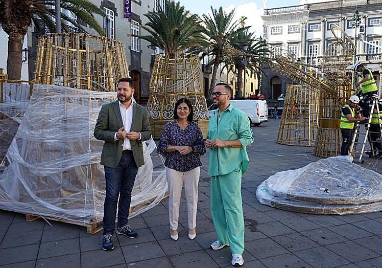 Visita de la alcaldesa, Carolina Darias, a las obras de montaje en Santa Ana.