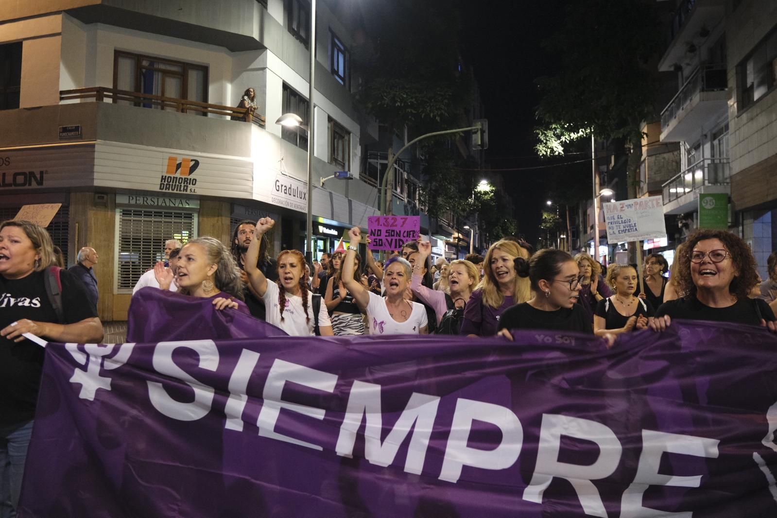 La manifestación del Día Internacional de la Eliminación de la Violencia contra las mujeres, en imágenes