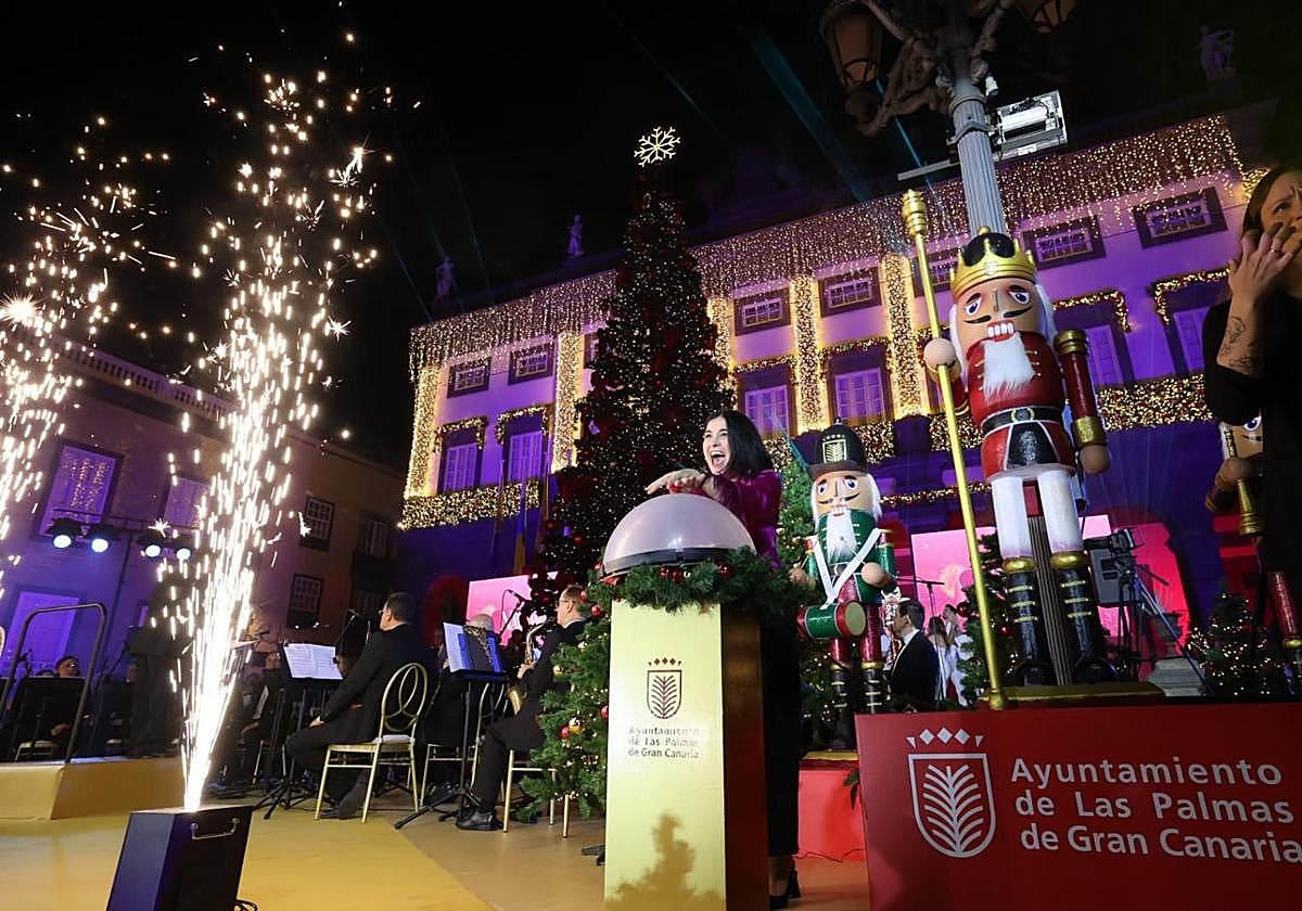 Luces, magia y música en el encendido navideño de la capital