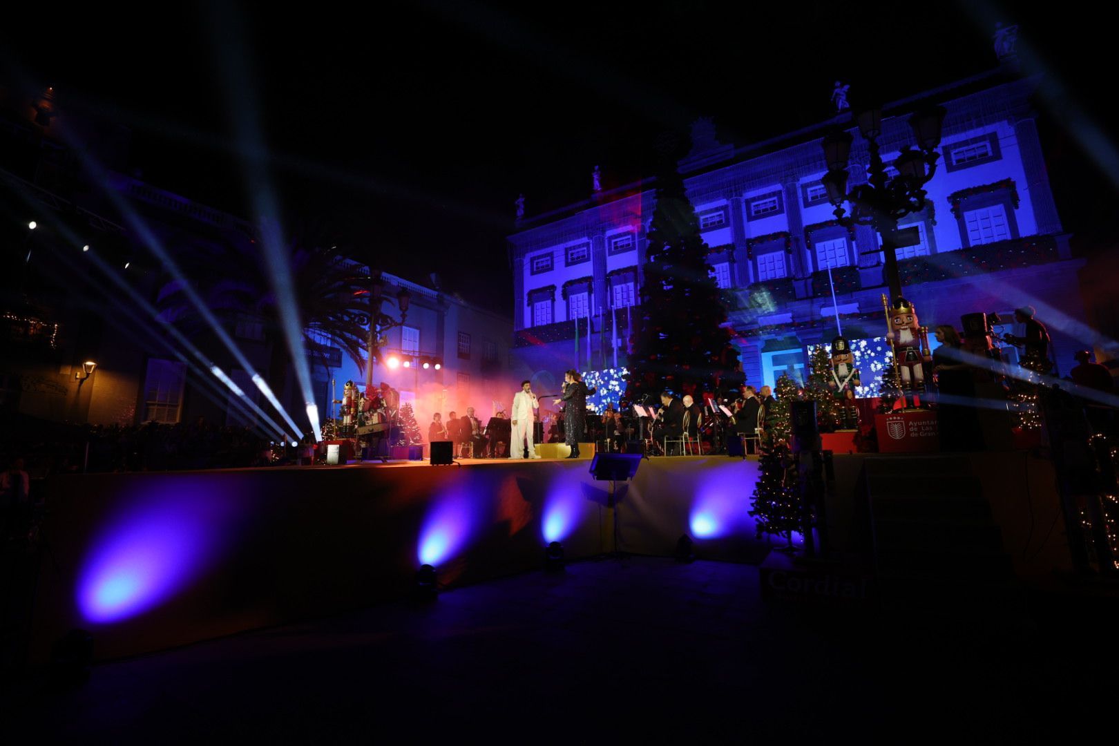 Luces, magia y música en el encendido navideño de la capital