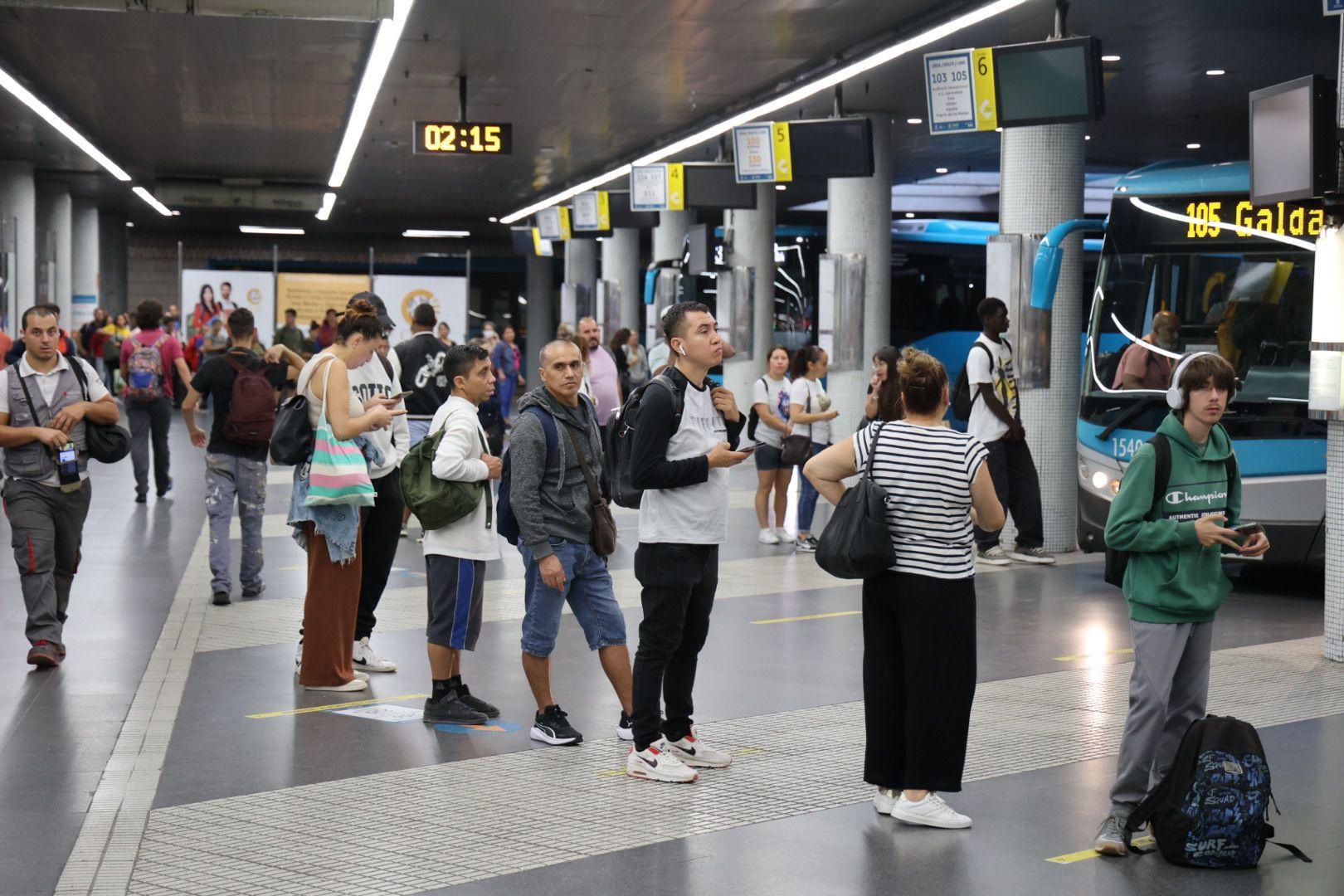 La huelga de transportes de la capital grancanaria, en imágenes