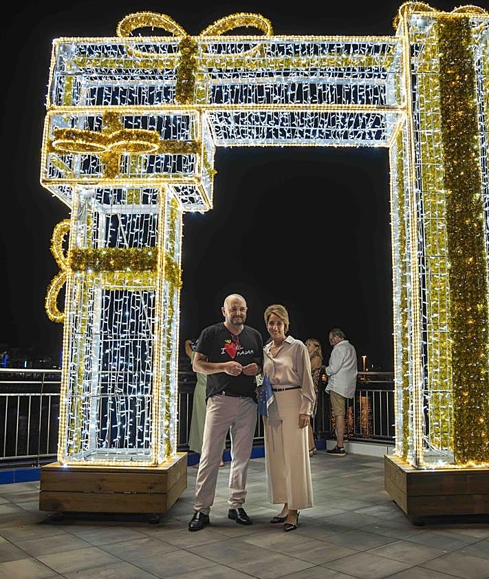 Imagen secundaria 2 - Multitudinaria bienvenida a la Navidad en Mogán