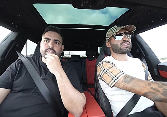 Jesé Rodríguez, con el youtuber Mowlihawk durante la entrevista.