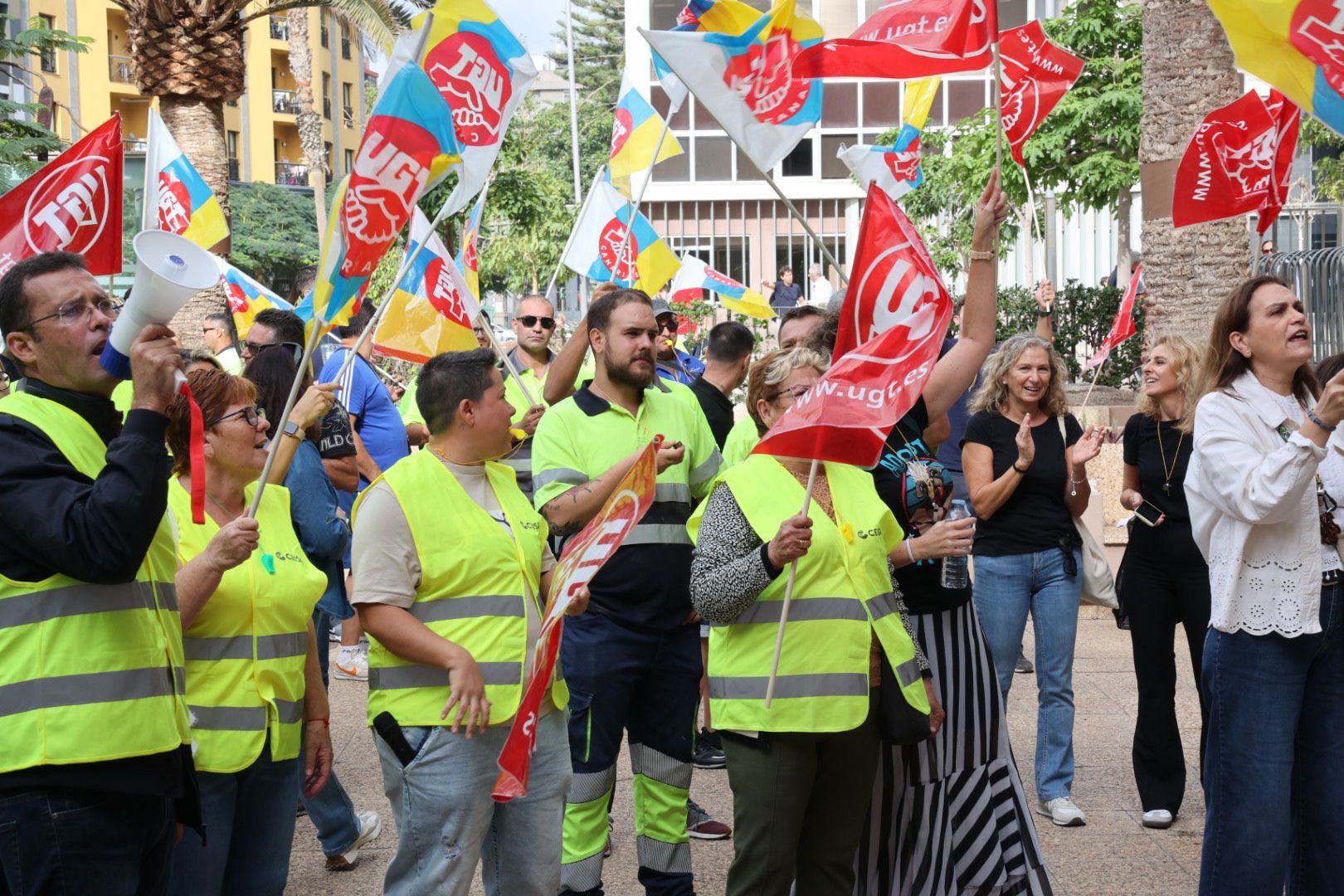 Las imágenes de las protestas de los trabajadores de la cementera y vecinos de El Pajar