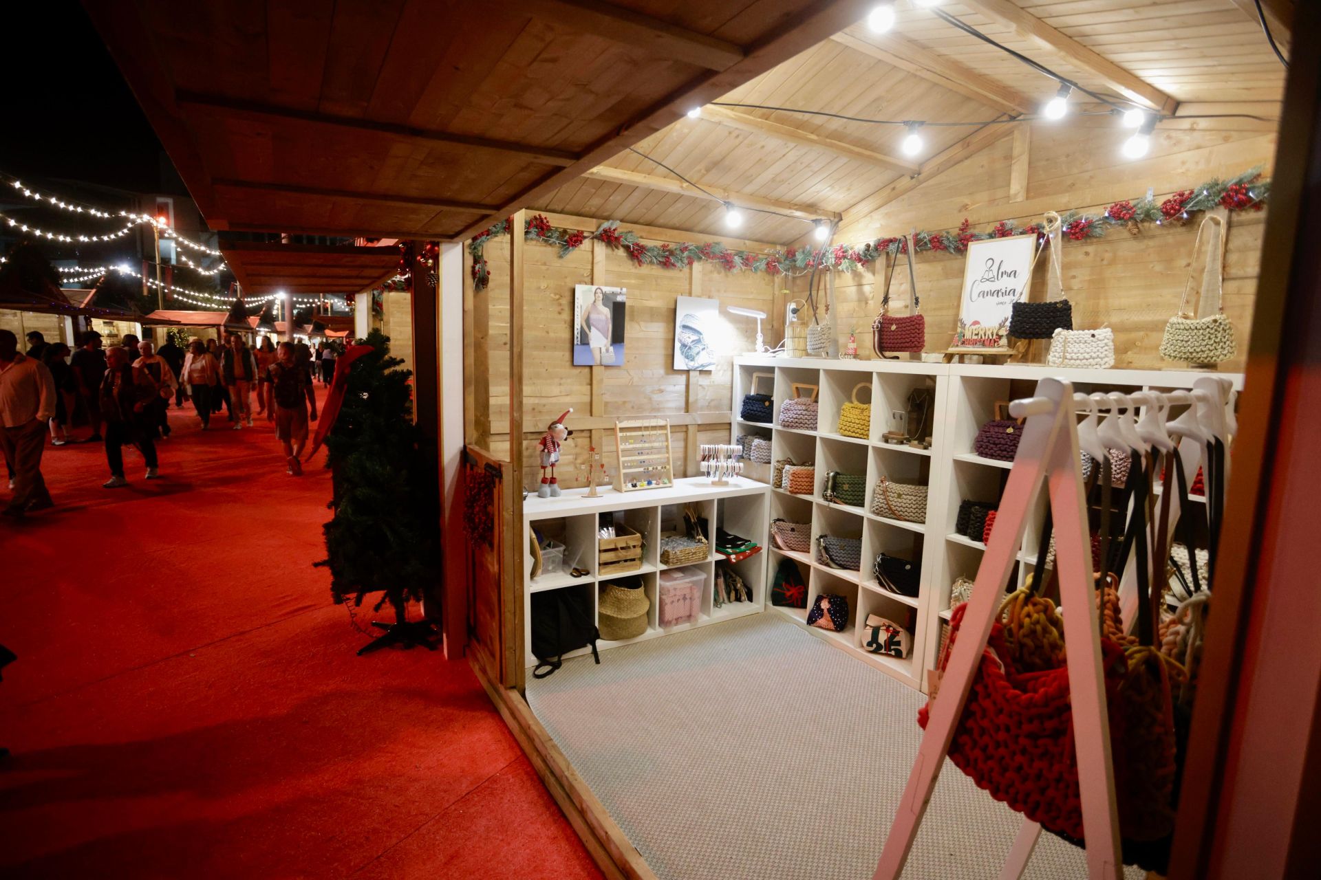 El primer día de la feria de Navidad en la capital grancanaria, en imágenes