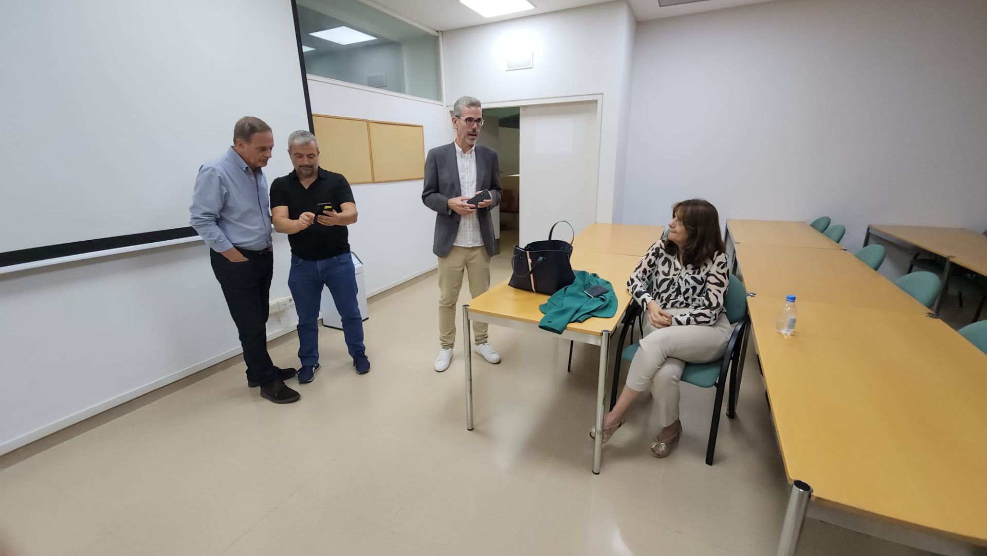 Los equipos técnicos esperan el recuento de votos