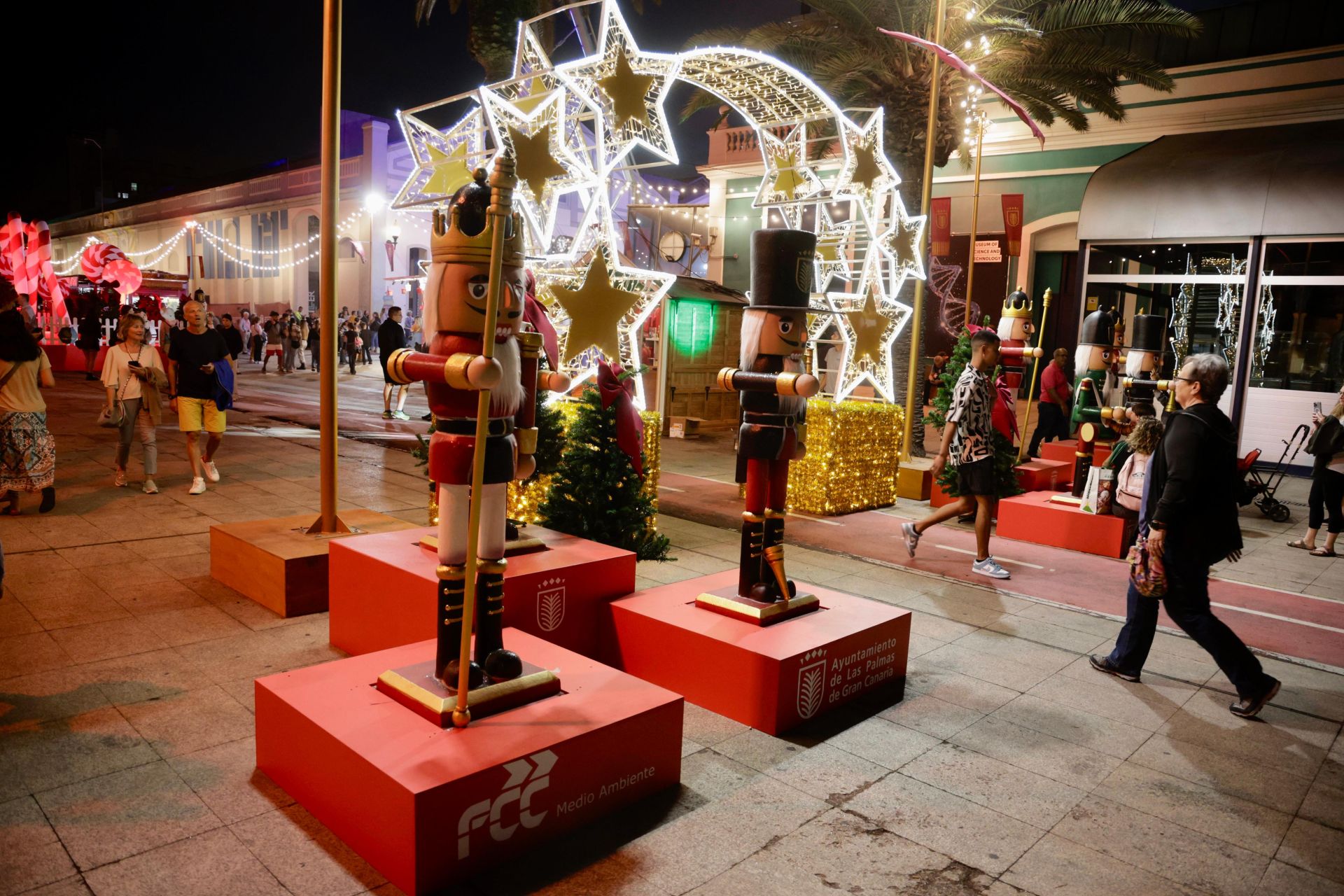 El primer día de la feria de Navidad en la capital grancanaria, en imágenes