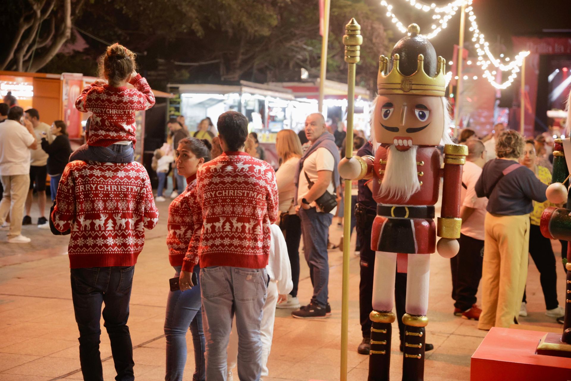 El primer día de la feria de Navidad en la capital grancanaria, en imágenes