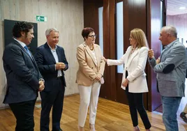 Franquis (2º izq.) y Campos (d) con otros portavoces y la consejera Candelaria Delgado.