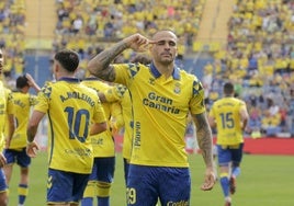 Sandro celebra su doblete al Valladolid.