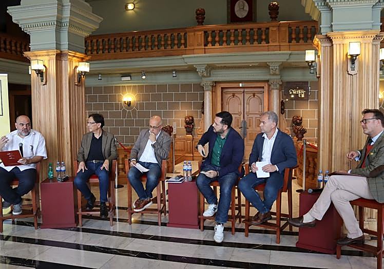 Un momento de la presentación del montaje, este lunes.