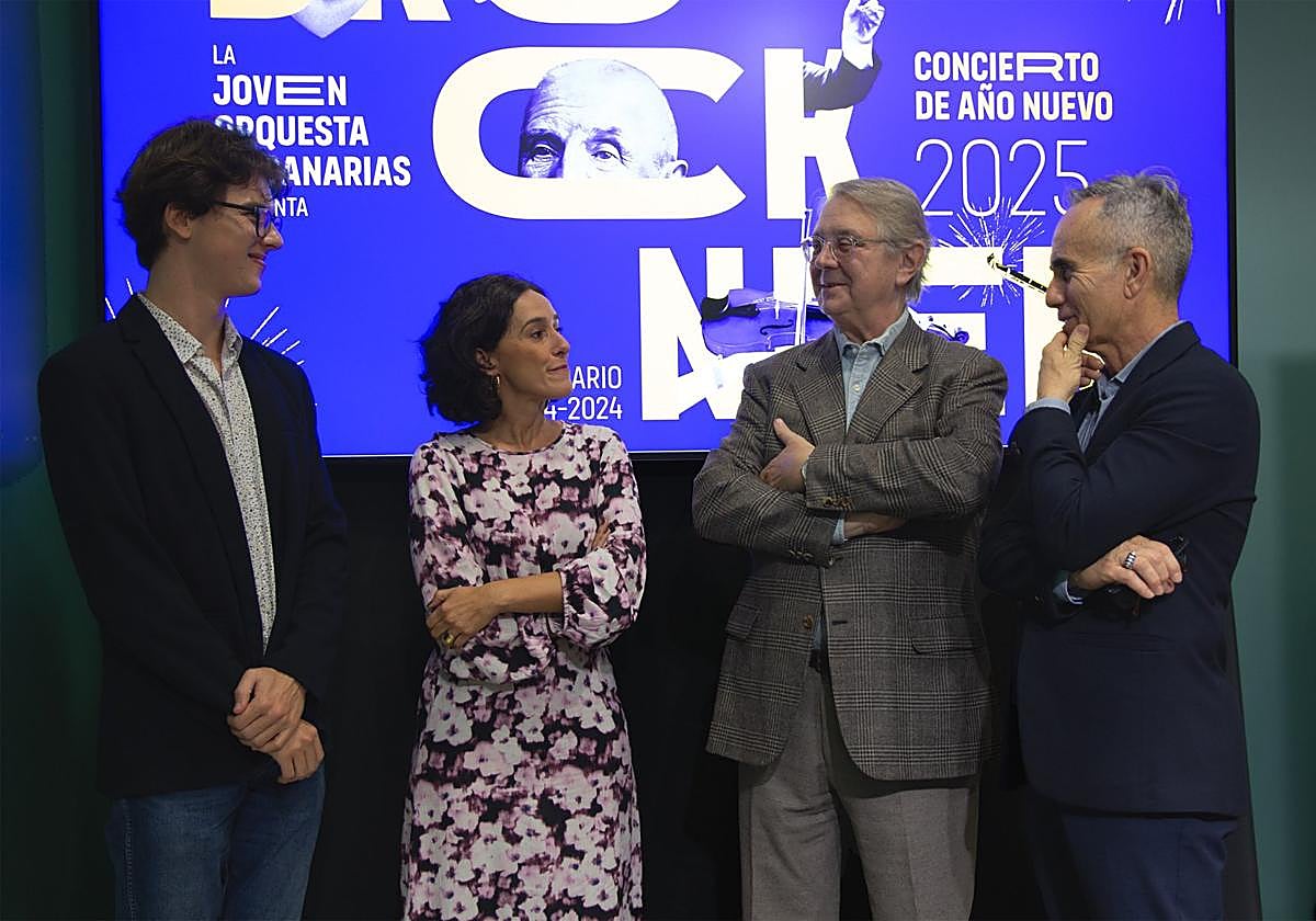 De izquierda a derecha, Javier Lozano, Amayra Peñate, Víctor Pablo Pérez y Horacio Umpiérrez.