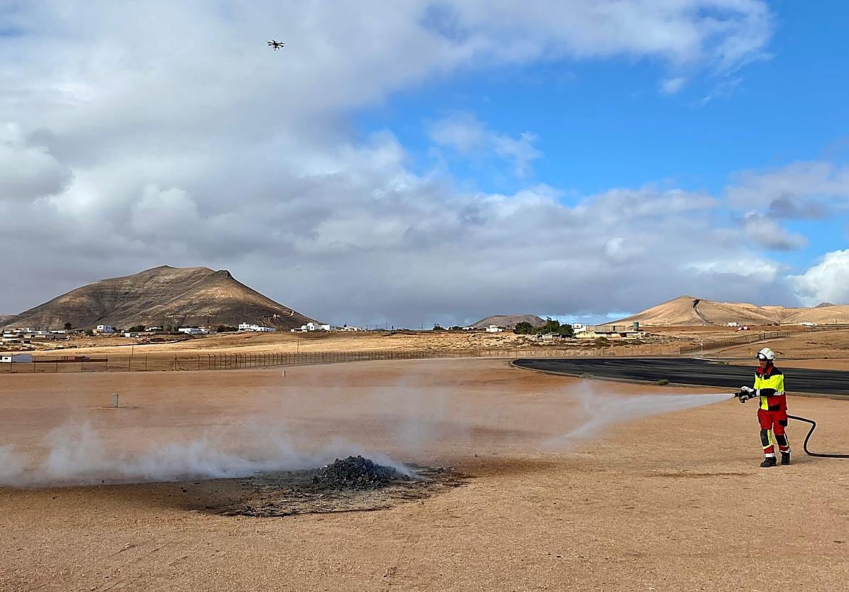 Quemas controladas cerca del Parque Tecnológico, en el municipio de Puerto del Rosario, para probar los sistemas aéreos no tripulados.